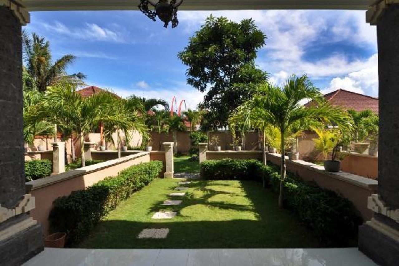 Bali Breezz Hotel Jimbaran Екстериор снимка