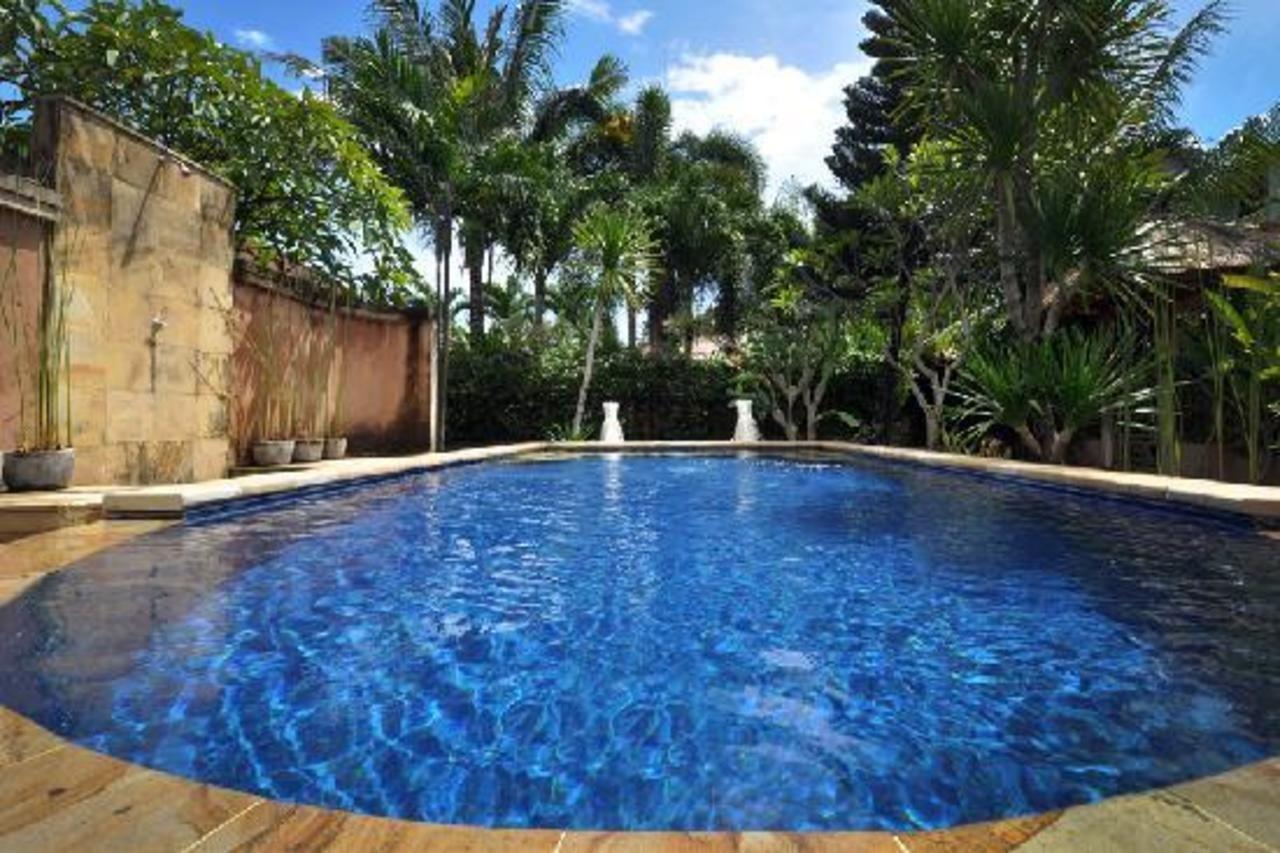 Bali Breezz Hotel Jimbaran Екстериор снимка