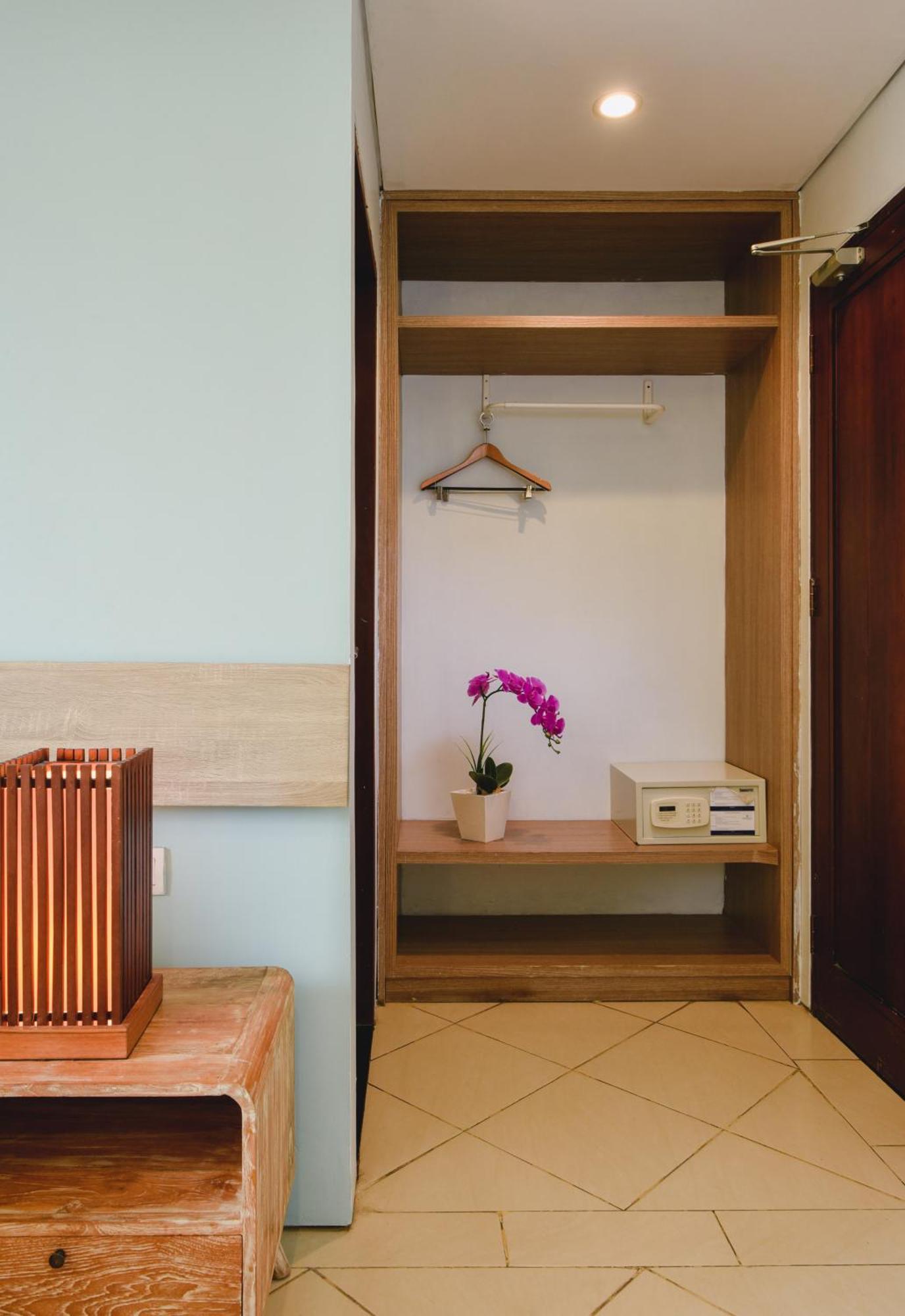 Bali Breezz Hotel Jimbaran Екстериор снимка
