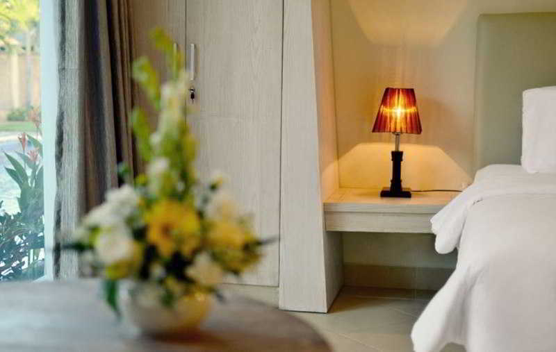 Bali Breezz Hotel Jimbaran Екстериор снимка