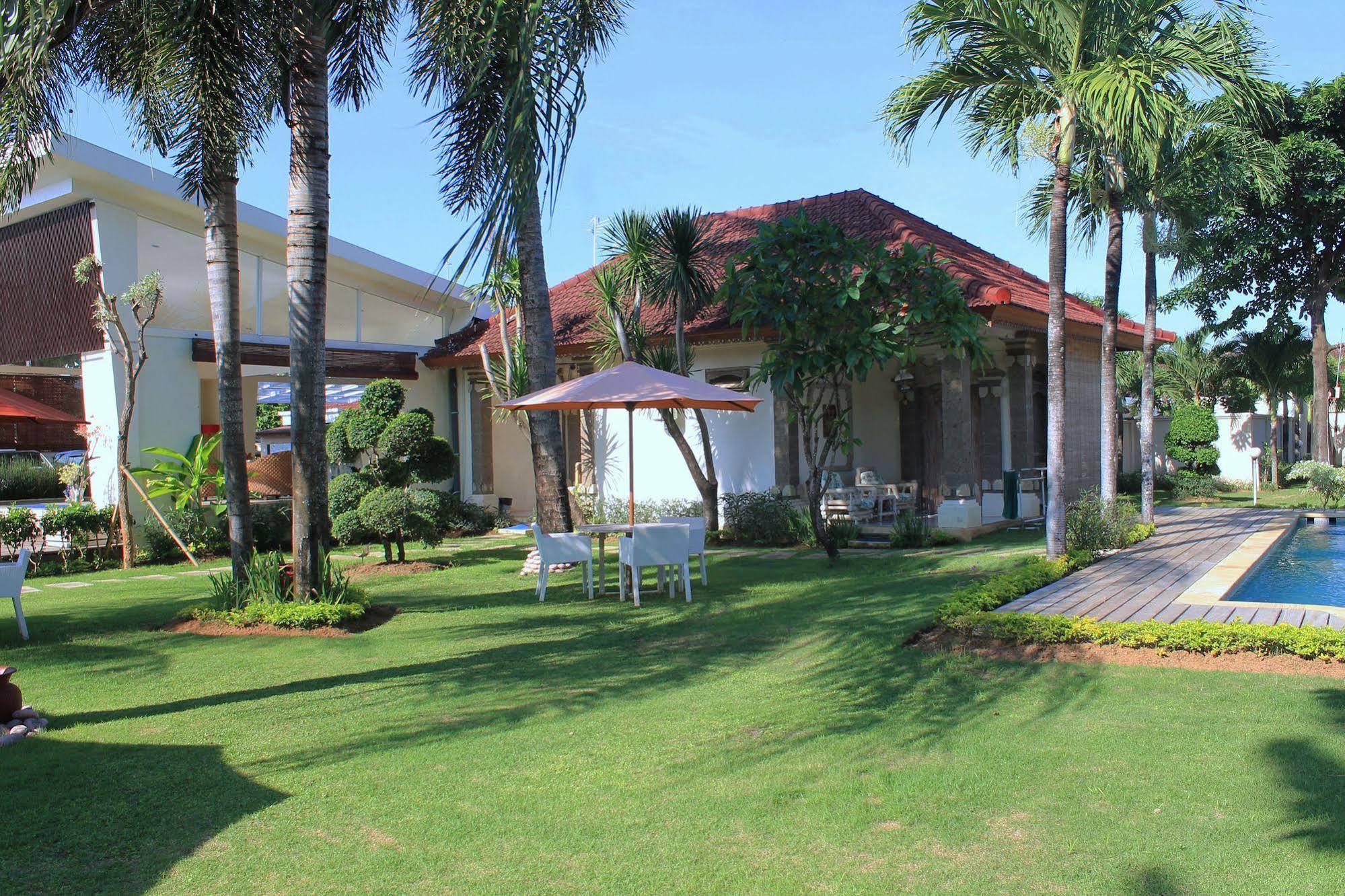 Bali Breezz Hotel Jimbaran Екстериор снимка
