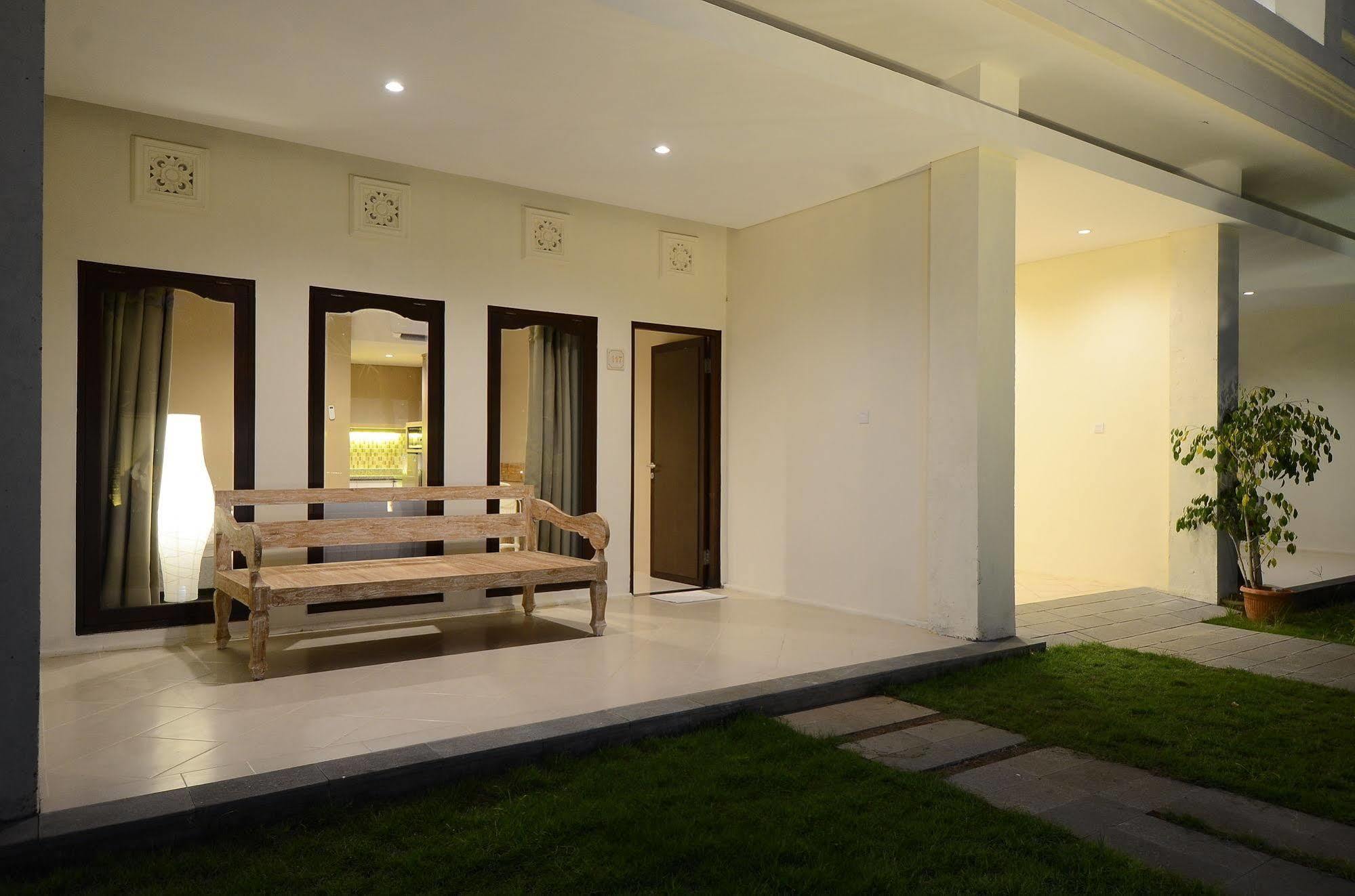 Bali Breezz Hotel Jimbaran Екстериор снимка
